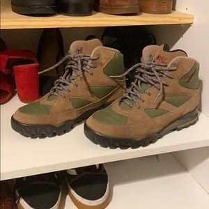 Nike hiking boots 🥾